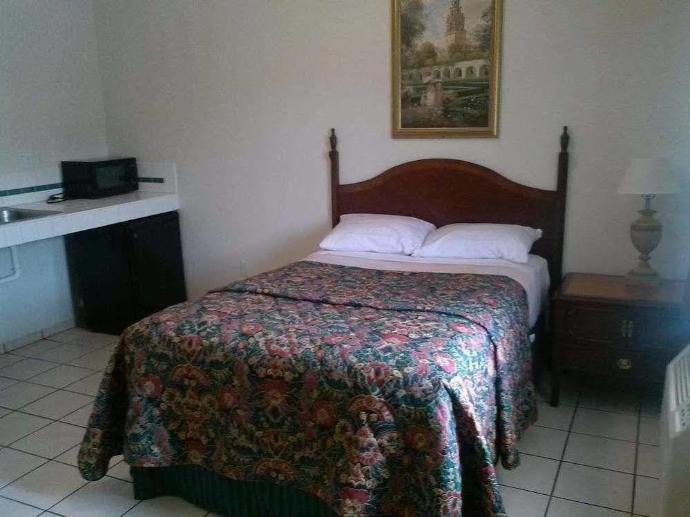 Economy Inn ปาโซโรเบิลส์ ภายนอก รูปภาพ
